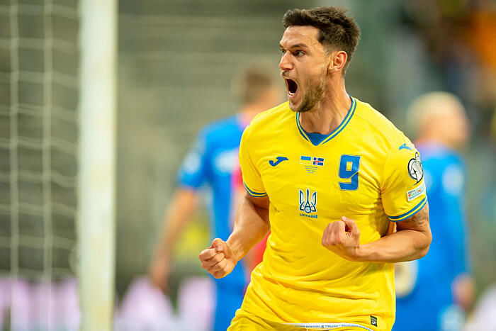 découvrez les pronostics pour les matchs ukraine/suède et pologne/albanie dans le cadre des éliminatoires de la coupe du monde 2026. analyse des équipes, conseils de paris et résultats attendus.